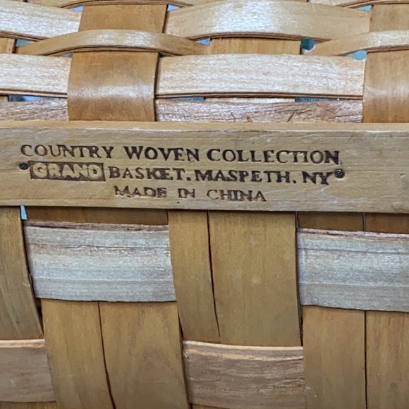 Country Woven Collection Tan Basket With Articulating Handle - Picture 5 of 5